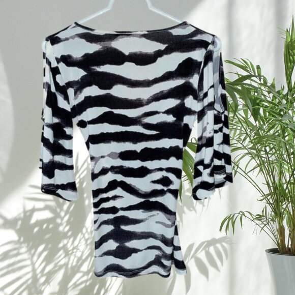 Boston Proper Animal Print Cold Shoulder Wrap Blouse XS Plunge V-Neck - Picture 3 of 10